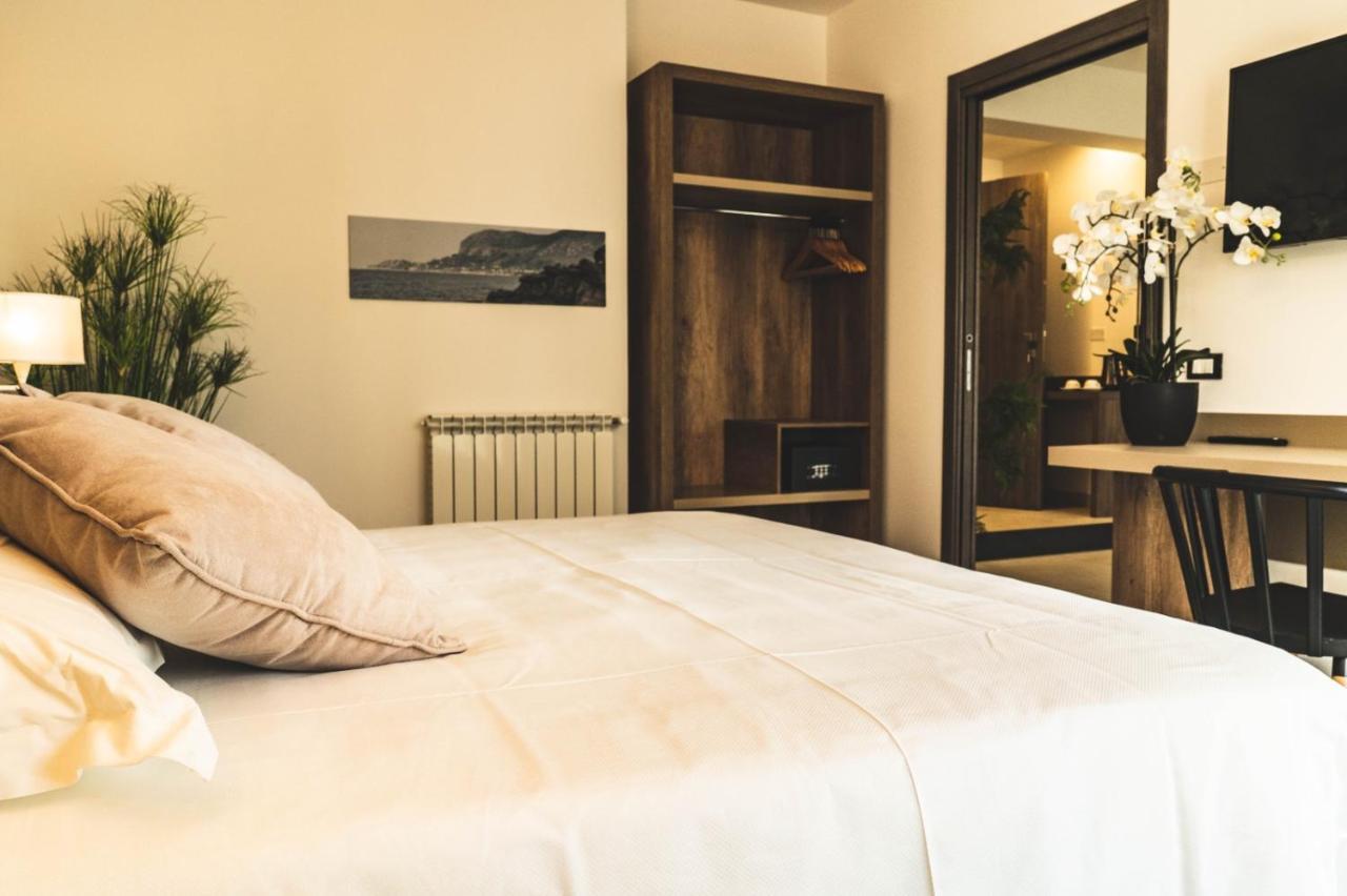 Hotel Pontemare Палермо Екстериор снимка